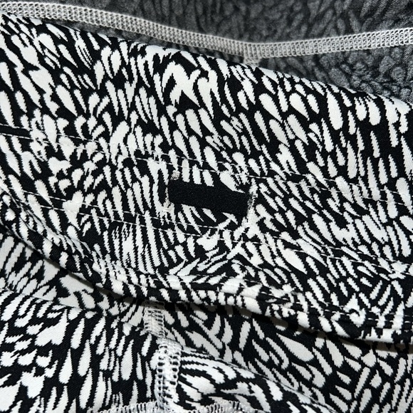 Athleta Ultimate Stash Textured 7/8 Tight Leggings - Picture 8 of 11